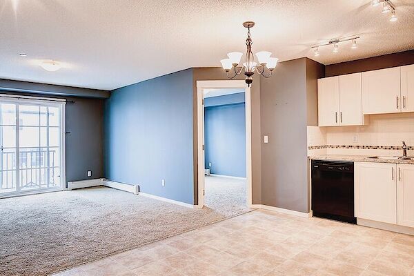 Calgary 2 bedrooms Condo Unit for rent. Property photo: 302676-2