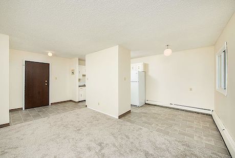 Edmonton 1 bedrooms Apartment for rent. Property photo: 303670-2