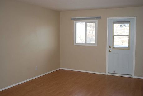 Dawson Creek bachelor bedrooms Apartment for rent. Property photo: 303685-2