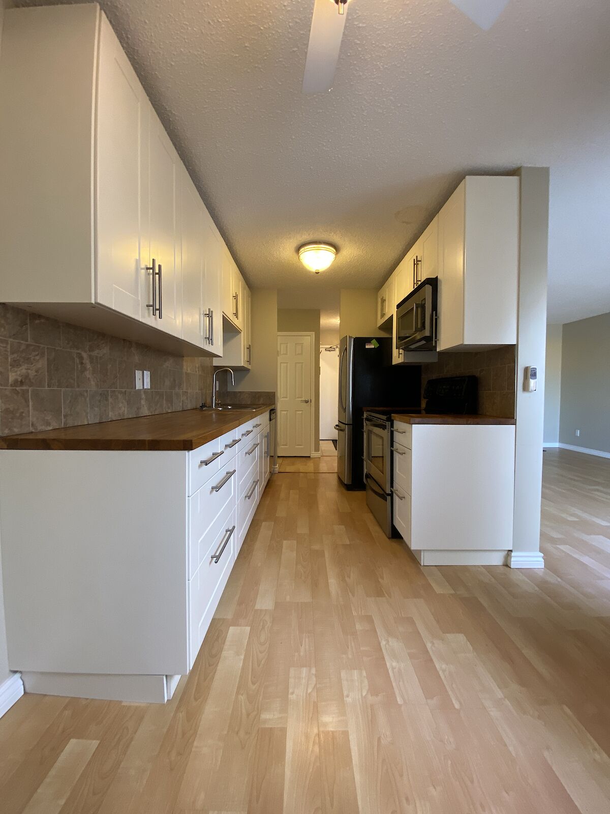 Edmonton 2 bedrooms Condo Unit for rent. Property photo: 304780-1