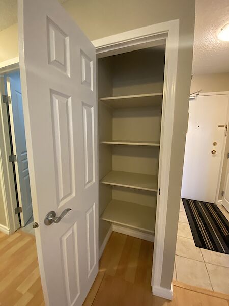 Edmonton 2 bedrooms Condo Unit for rent. Property photo: 304780-3