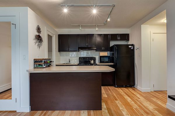 Calgary 1 bedrooms Apartment for rent. Property photo: 305938-2