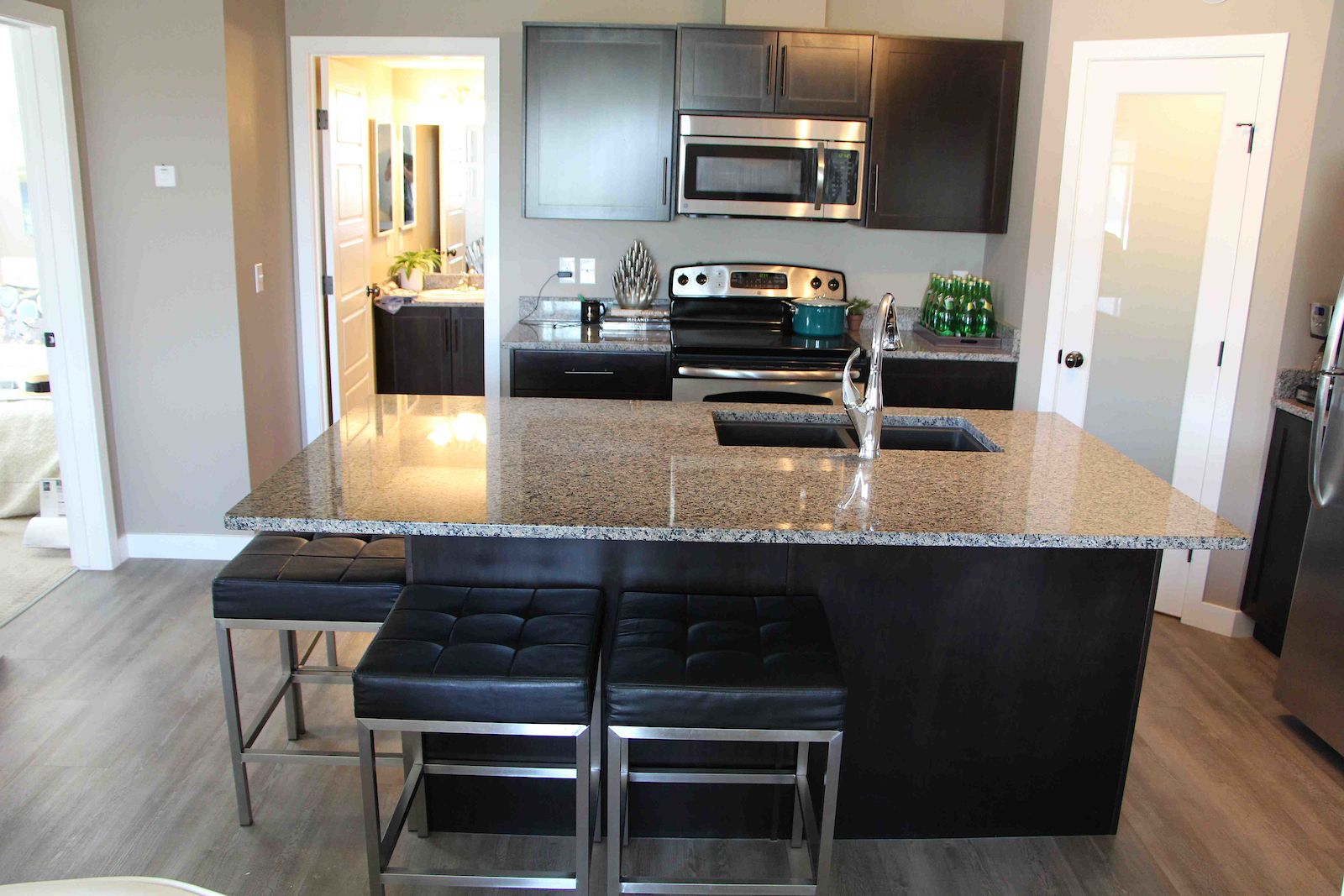 Airdrie 2 bedrooms Condo for rent. Property photo: 308664-1