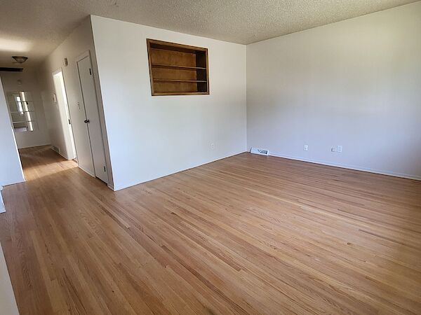 Calgary 2 bedrooms Main Floor for rent. Property photo: 310690-2