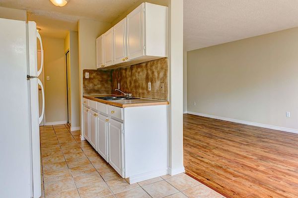 Fort McMurray bachelor bedrooms Apartment for rent. Property photo: 311315-2