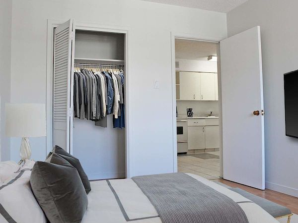 Calgary bachelor bedrooms Apartment for rent. Property photo: 314015-3