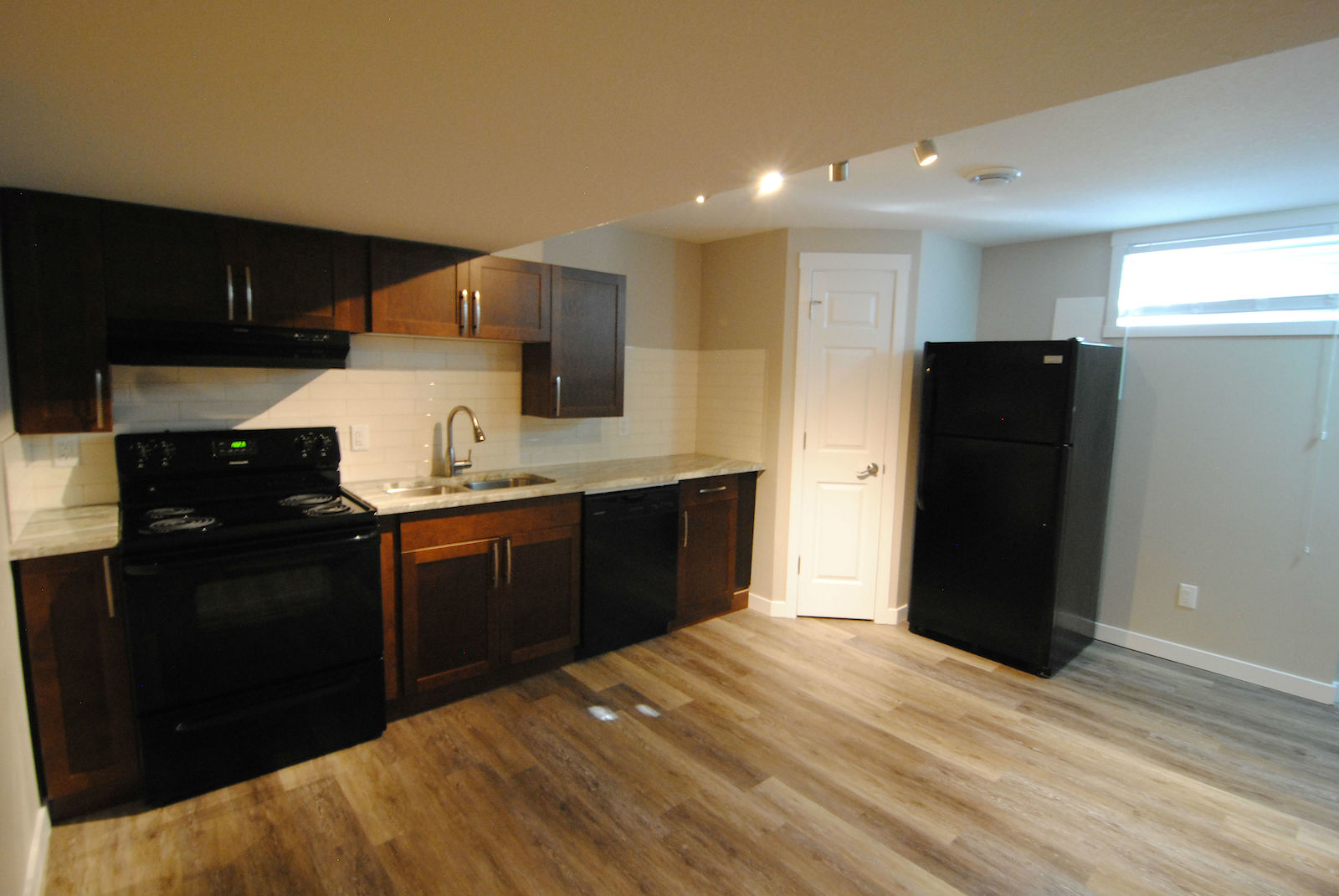 Edmonton 3 bedrooms Basement for rent. Property photo: 314953-1