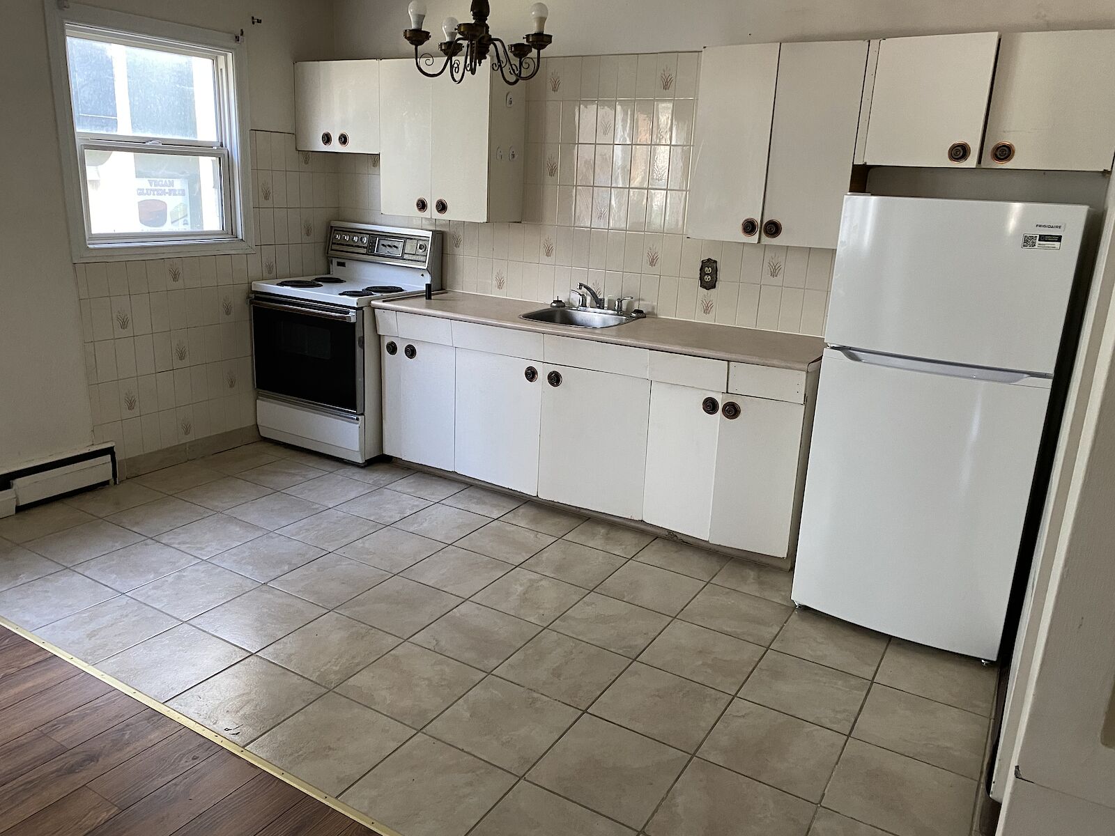 Edmonton 2 bedrooms Apartment for rent. Property photo: 317155-1