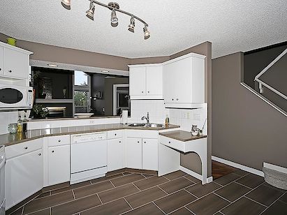 Calgary 2 bedrooms Condo for rent. Property photo: 317569-2