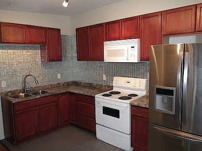 Calgary 3 bedrooms Duplex for rent. Property photo: 317935-1