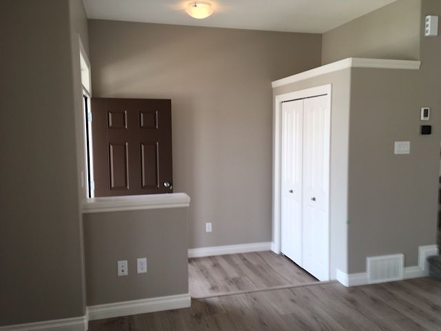 Edmonton 3 bedrooms Main Floor for rent. Property photo: 319331-1