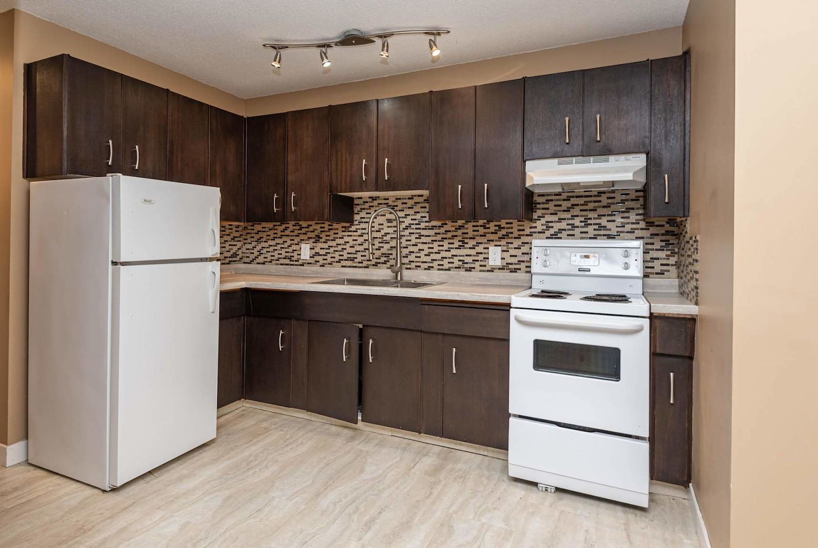 Edmonton 2 bedrooms Apartment for rent. Property photo: 320351-1