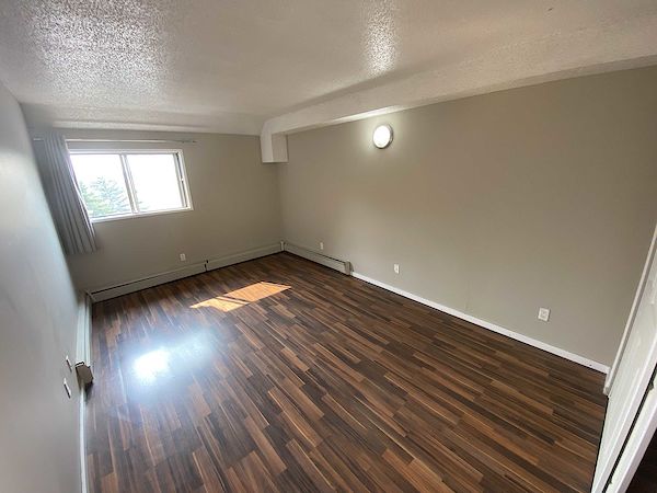 Calgary 1 bedrooms Apartment for rent. Property photo: 32351-3