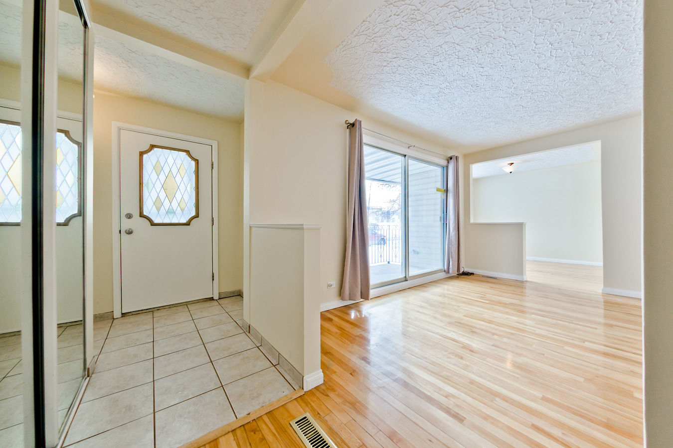 Calgary 3 bedrooms Main Floor for rent. Property photo: 327055-1