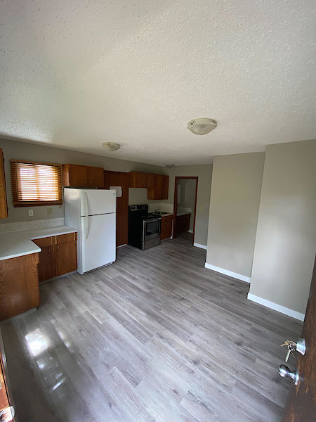 Camrose 2 bedrooms Main Floor for rent. Property photo: 327283-2