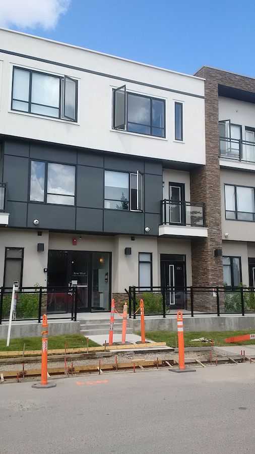 Calgary 2 bedrooms Townhouse for rent. Property photo: 328864-1