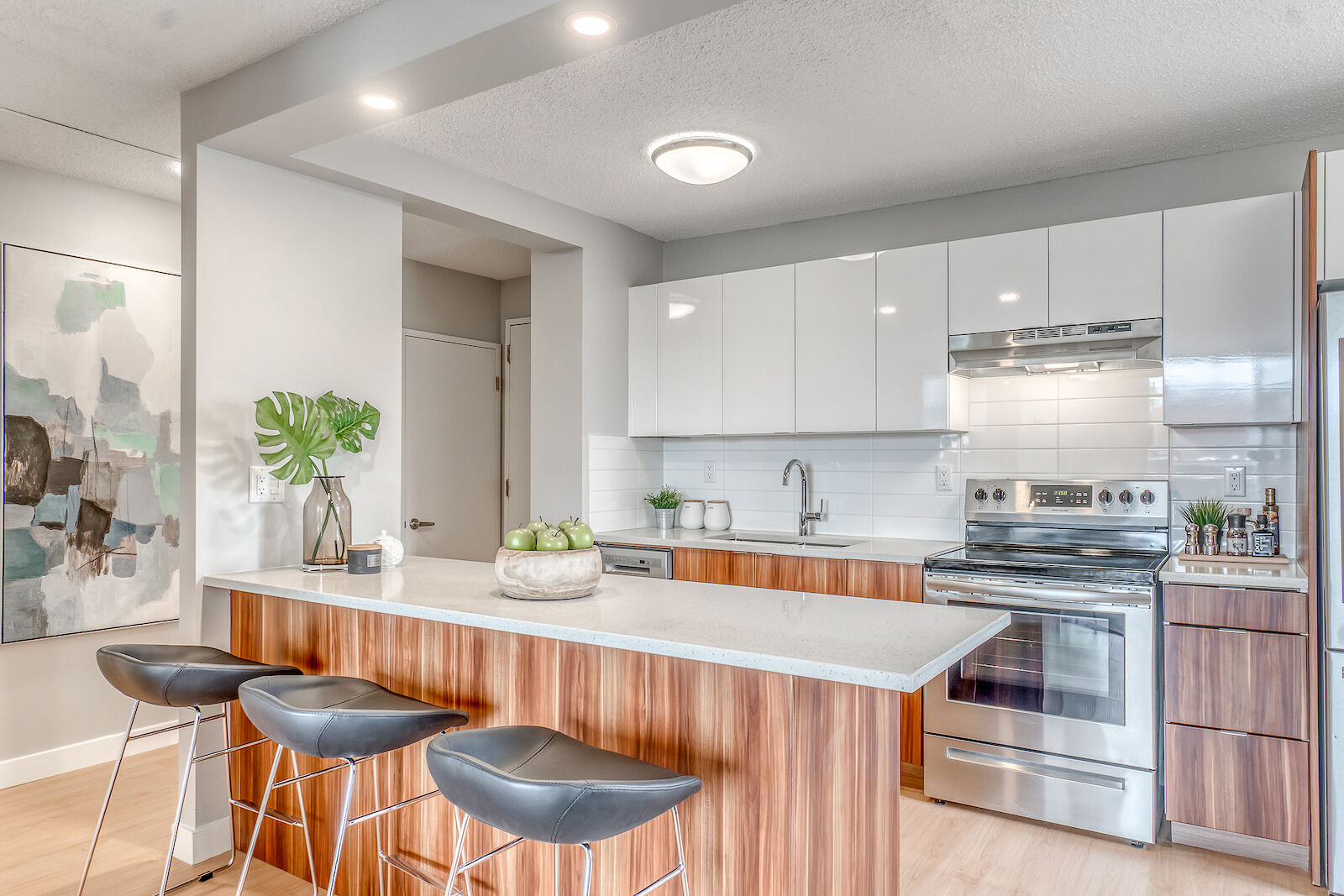 Calgary 2 bedrooms Apartment for rent. Property photo: 328914-1