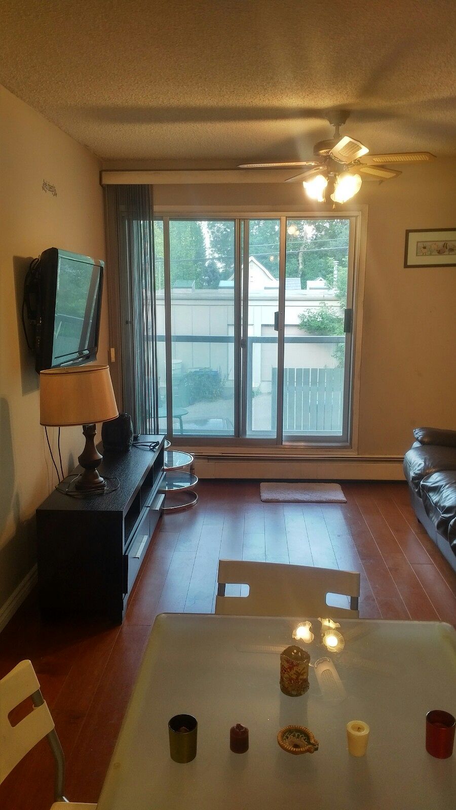 Calgary 1 bedroom Apartment for rent. Property photo: 330709-1