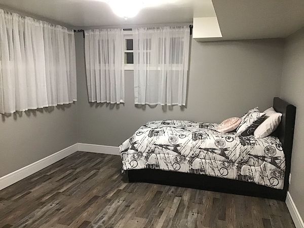 Edmonton 2 + Den bedrooms Room For Rent for rent. Property photo: 330882-2