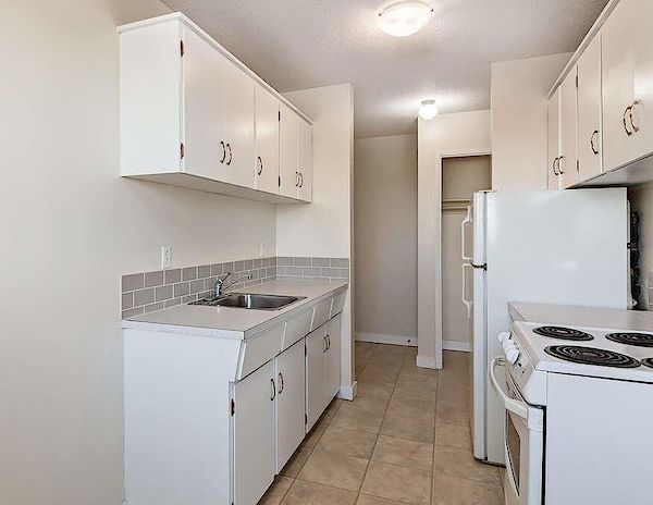 Swift Current bachelor bedrooms Apartment for rent. Property photo: 334136-2