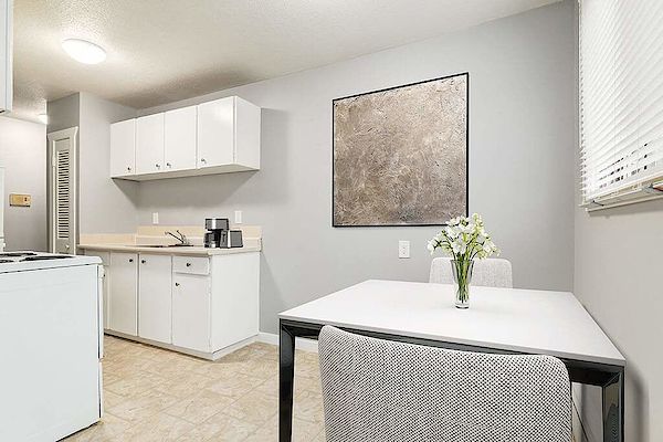 Edmonton bachelor bedrooms Apartment for rent. Property photo: 334154-2