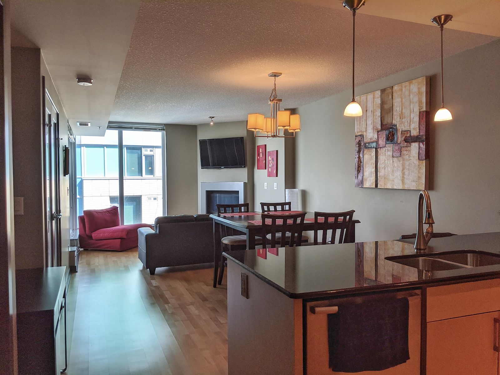 Calgary 1 bedroom Condo Unit for rent. Property photo: 337488-1