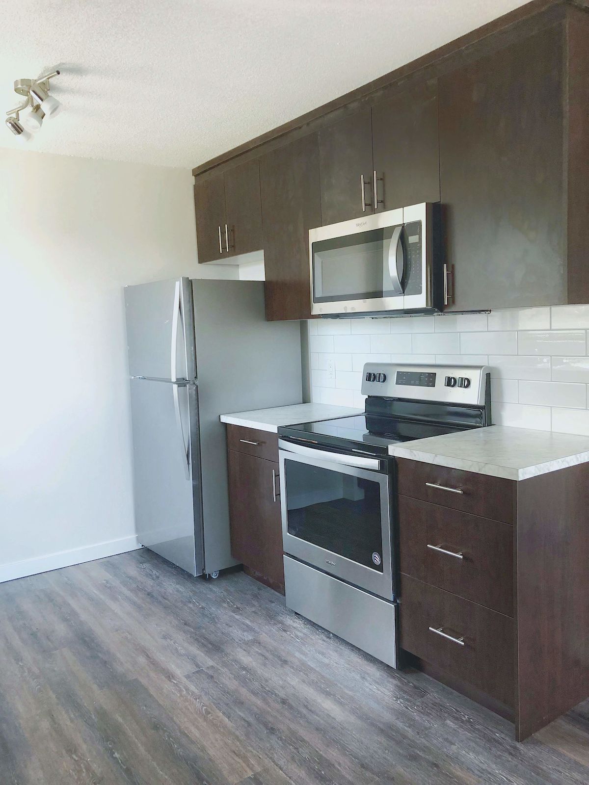 Calgary 1 bedrooms Apartment for rent. Property photo: 342417-1