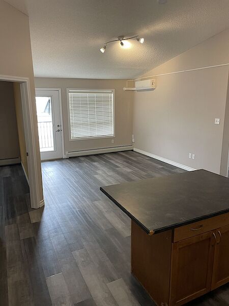 Edmonton 2 bedrooms Condo Unit for rent. Property photo: 346200-2