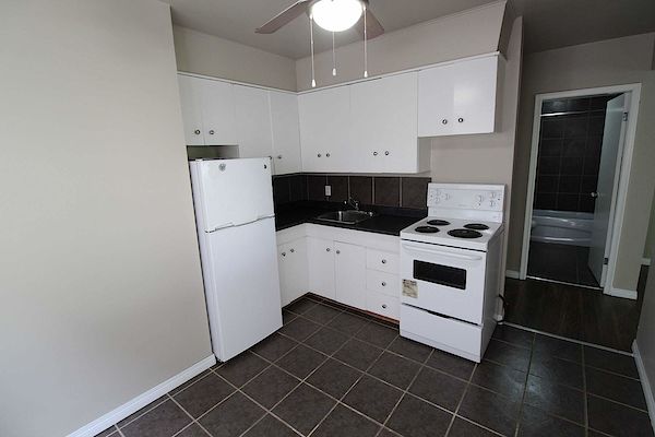 Edmonton bachelor bedrooms Apartment for rent. Property photo: 355712-2