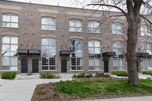 Toronto 3 bedrooms Townhouse for rent. Property photo: 369260-2