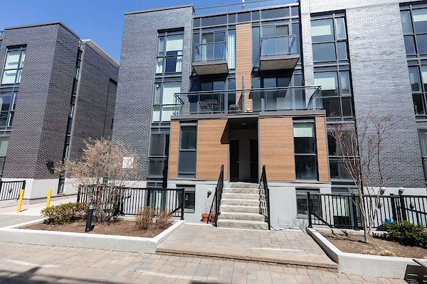 Toronto 2 bedrooms Townhouse for rent. Property photo: 370493-2