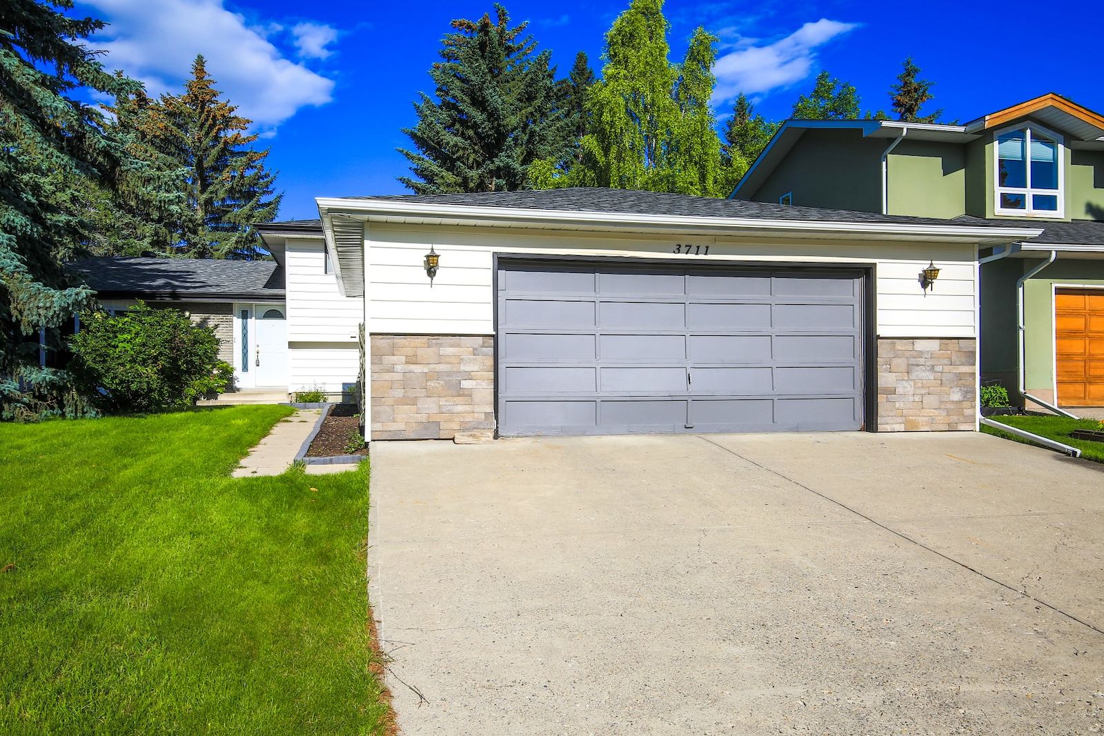 Calgary 4 bedrooms House for rent. Property photo: 378508-1