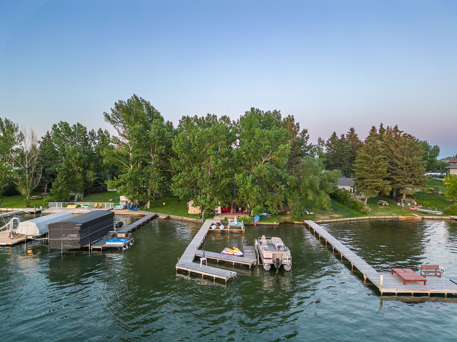 Chestermere 4 bedrooms Main Floor for rent. Property photo: 388216-1