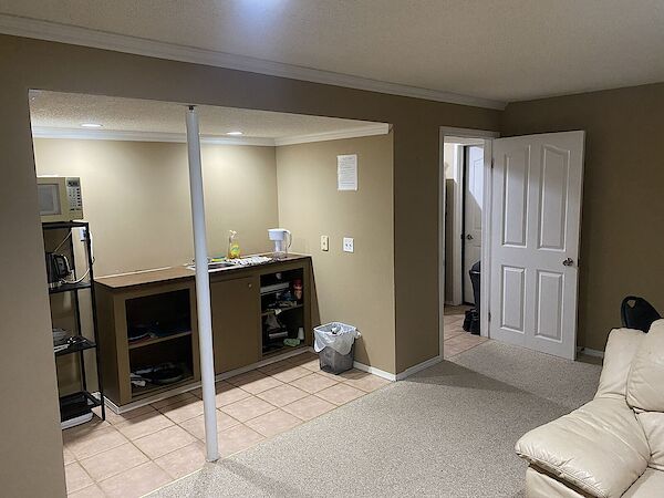Calgary 3 + Den bedrooms Room For Rent for rent. Property photo: 389483-2
