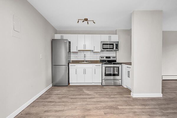 Surrey bachelor bedrooms Apartment for rent. Property photo: 392847-2