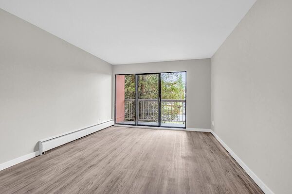Surrey bachelor bedrooms Apartment for rent. Property photo: 392847-3