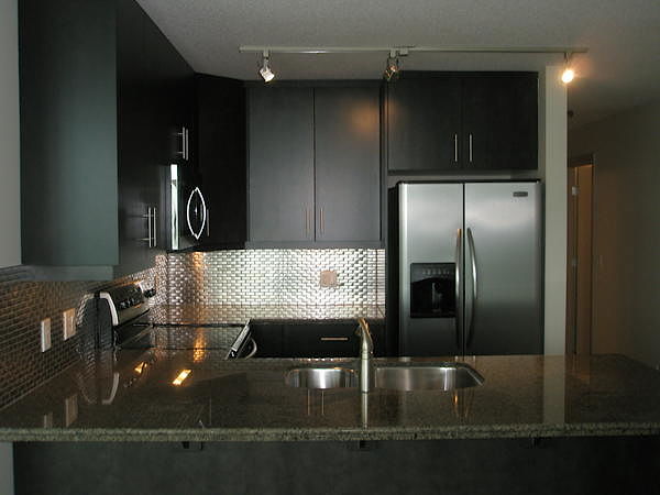 Calgary 2 bedrooms Condo Unit for rent. Property photo: 39367-2
