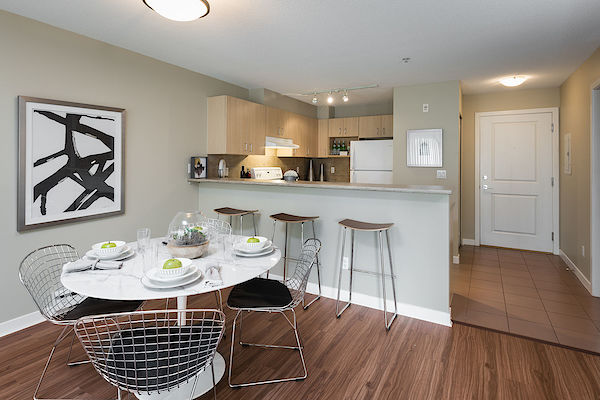 Langley 3 bedrooms Apartment for rent. Property photo: 395828-3