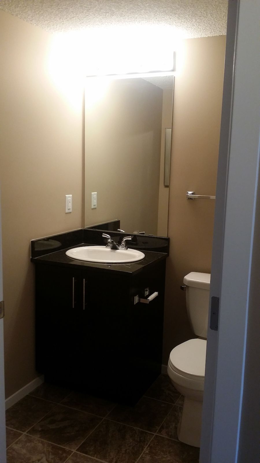 Edmonton 2 bedrooms Condo Unit for rent. Property photo: 396092-1