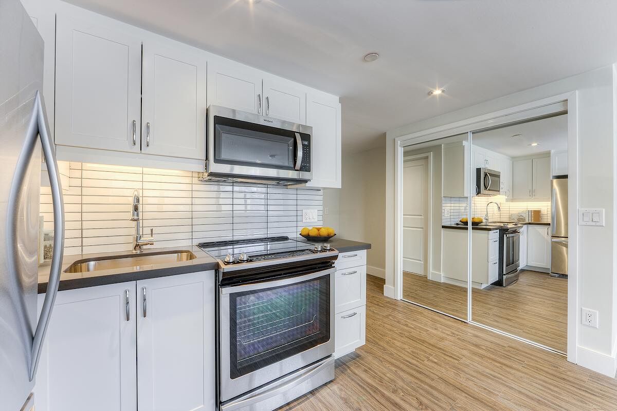 Toronto 2 bedrooms Apartment for rent. Property photo: 397182-1