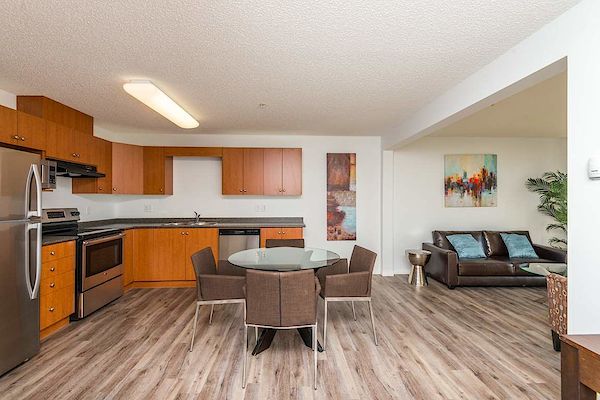 Edmonton 2 bedrooms Apartment for rent. Property photo: 403340-2