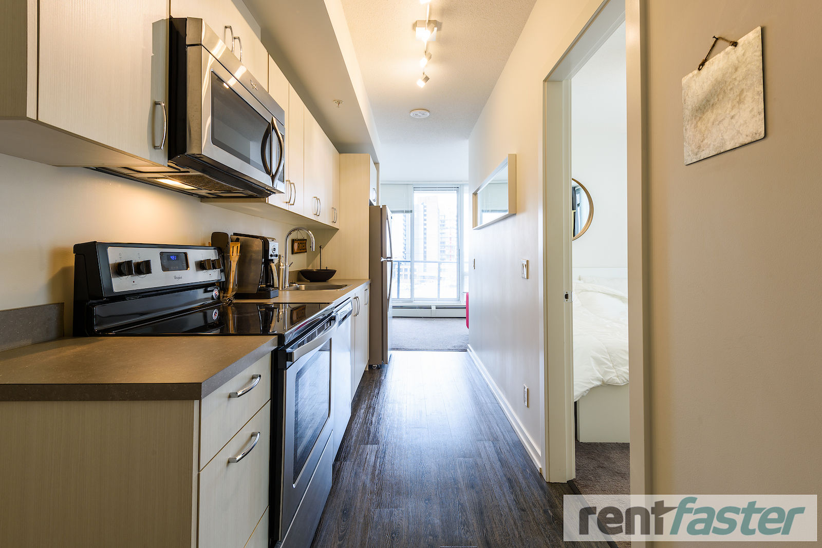 Calgary 1 bedroom Condo Unit for rent. Property photo: 407447-1