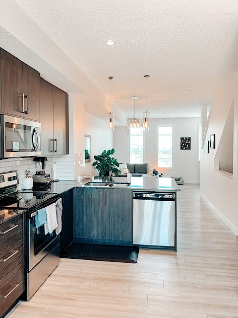 Calgary 2 bedrooms Townhouse for rent. Property photo: 414178-1