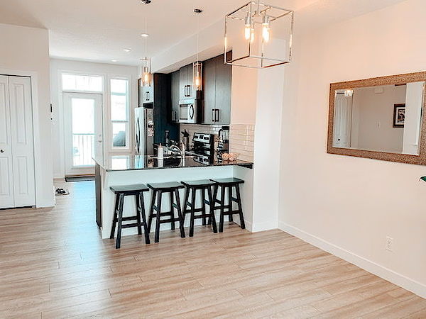 Calgary 2 bedrooms Townhouse for rent. Property photo: 414178-2