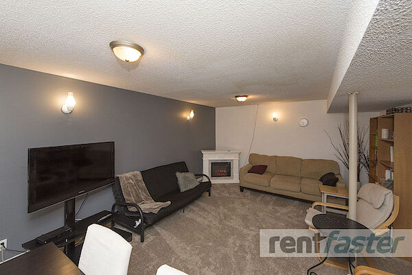 Calgary 1 bedroom Room For Rent for rent. Property photo: 4151-2