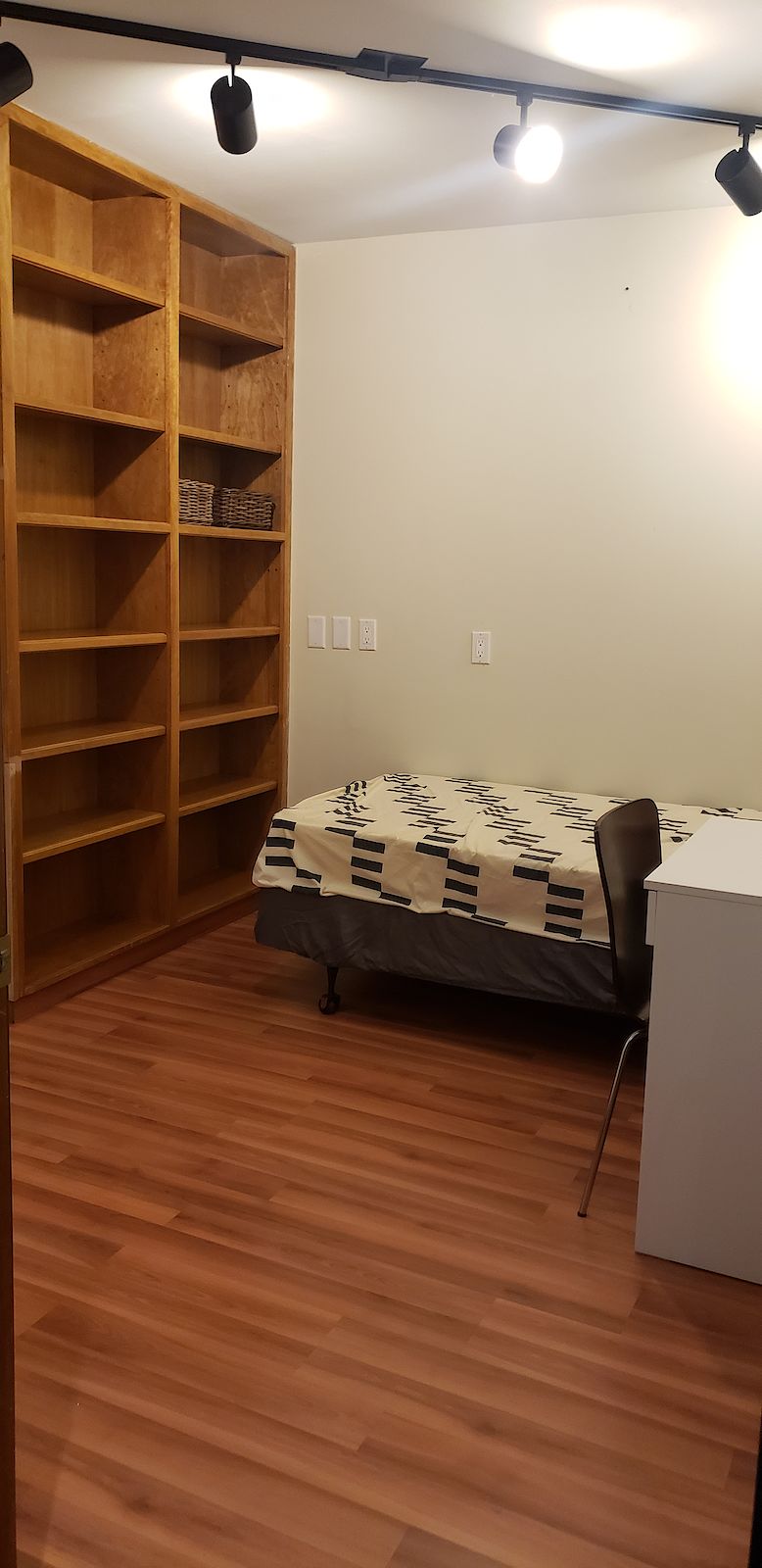 Calgary Room For Rent For Rent Bridgeland Single Bedroom For Rent On Id 417284 Rentfasterca 0502