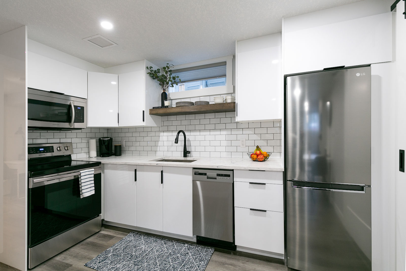 Calgary 2 bedrooms Basement for rent. Property photo: 428823-1