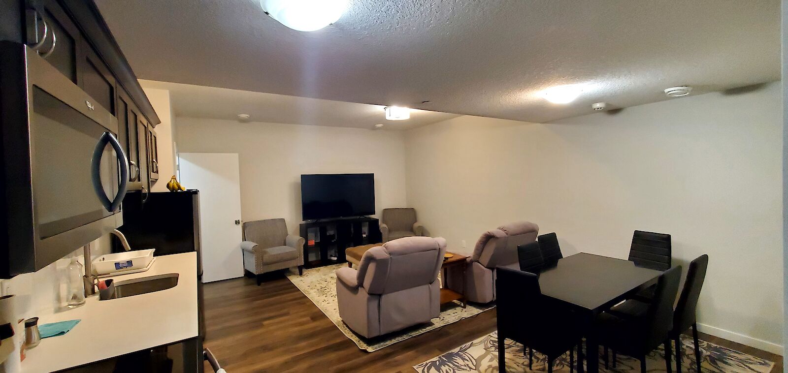 Calgary 2 bedrooms Basement for rent. Property photo: 428939-1