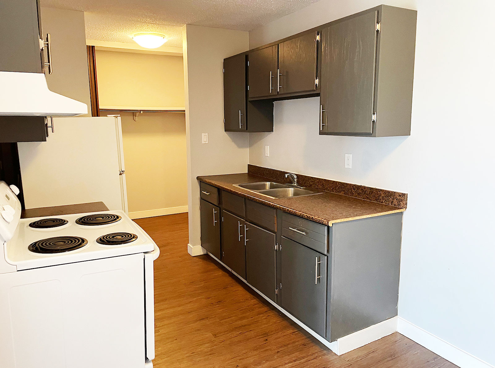 Fort McMurray 1 bedrooms Apartment for rent. Property photo: 433676-1