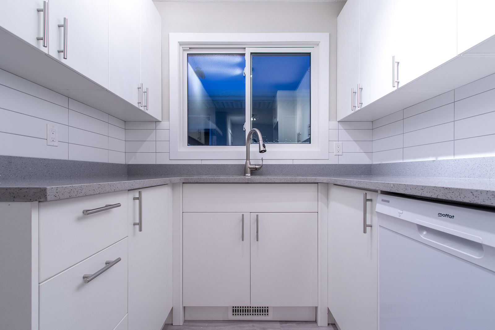 Edmonton 2 bedrooms Main Floor for rent. Property photo: 438328-1